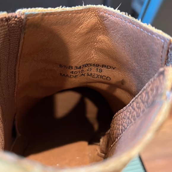 Frye suede leather ankle boots; GUC; size 5.5 - Picture 9 of 10